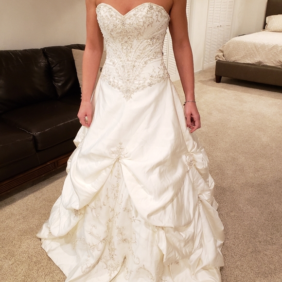 Maggie Sottero Wedding Dress - Picture 5 of 8